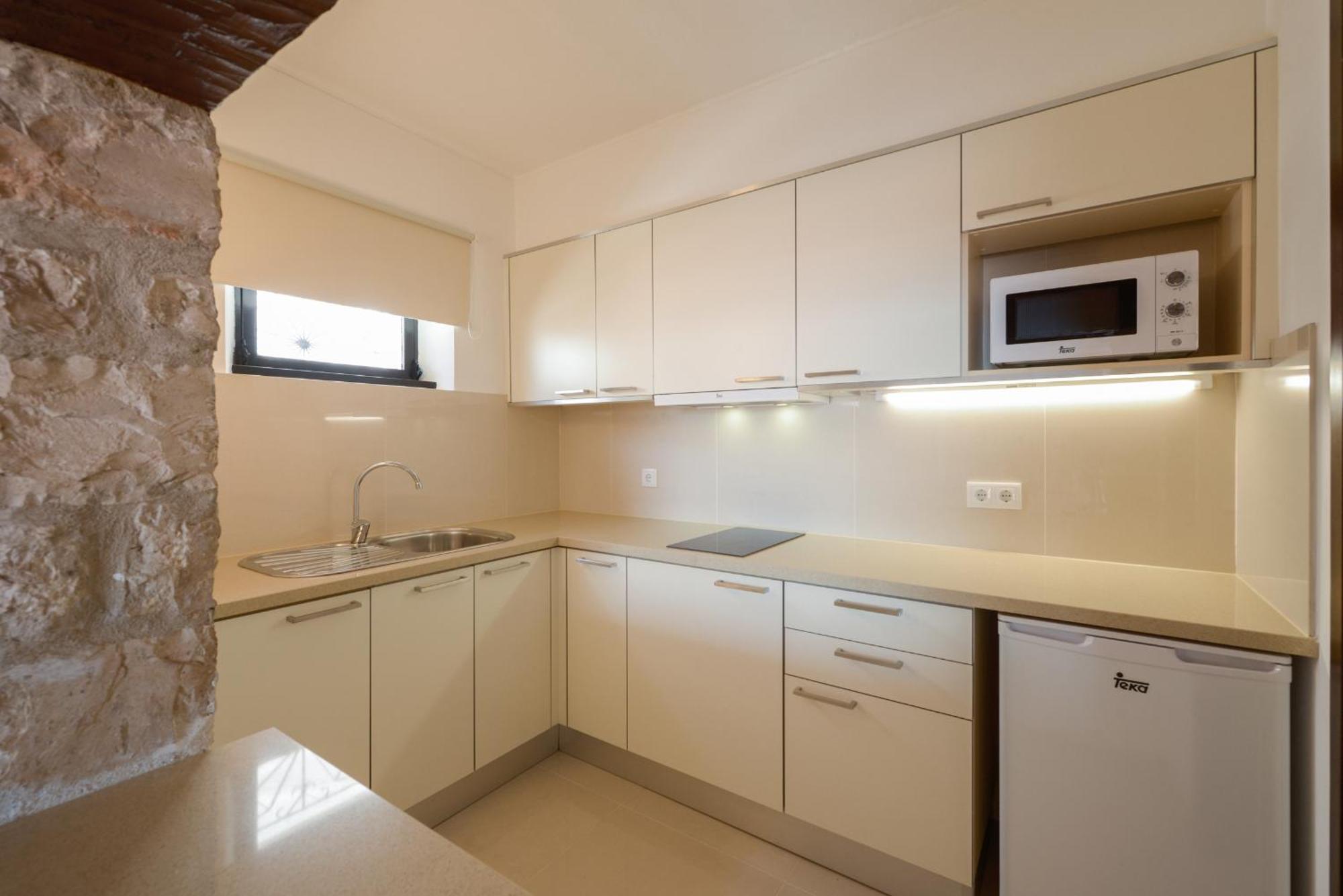 Deluxe One-Bedroom Apartment with Sea View,1433289178:JPEG